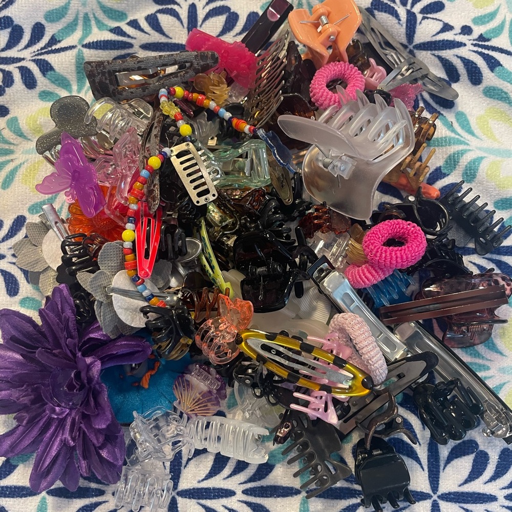 131 Assorted Hair Clips & Accessories - Multicolor